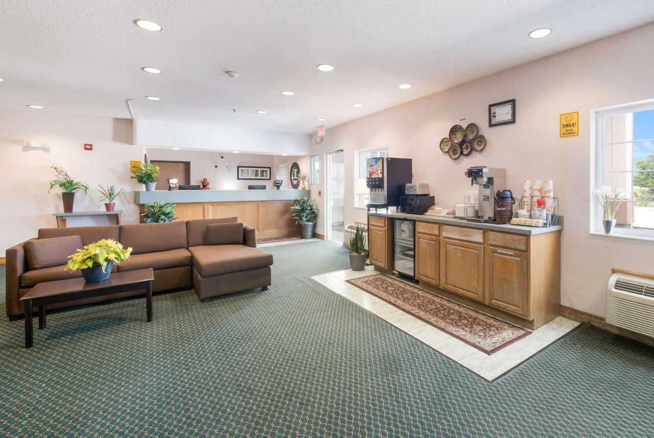 Rodeway Inn Urbana Champaign University Area Ngoại thất bức ảnh