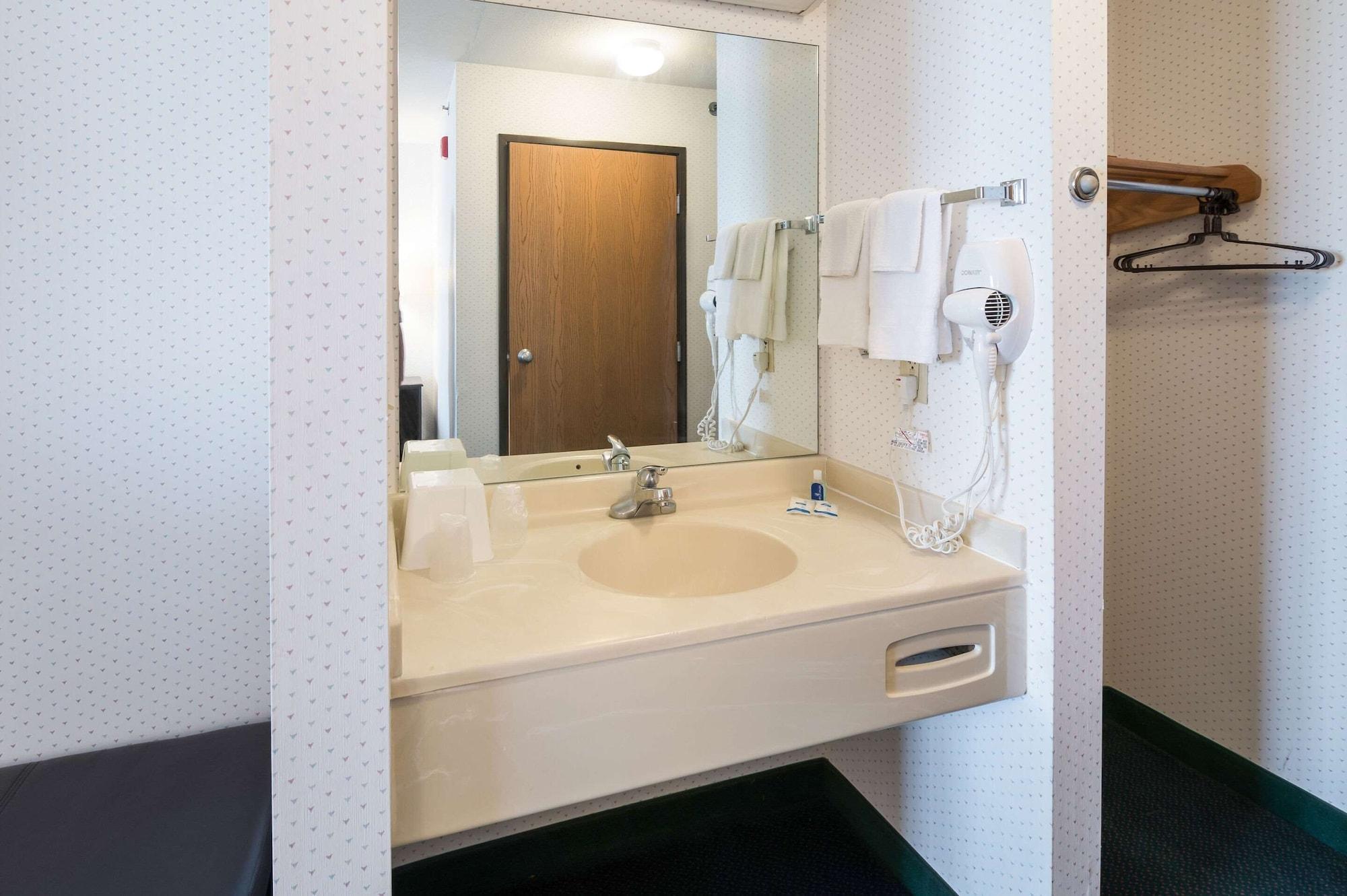 Rodeway Inn Urbana Champaign University Area Ngoại thất bức ảnh